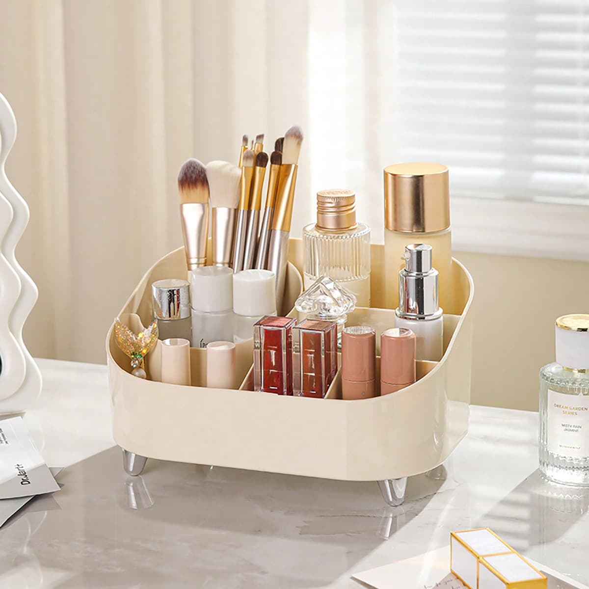 Organisateur de maquillage en acrylique transparent avec compartiments divisés pour rouges à lèvres, pinceaux de maquillage, produits de soins de